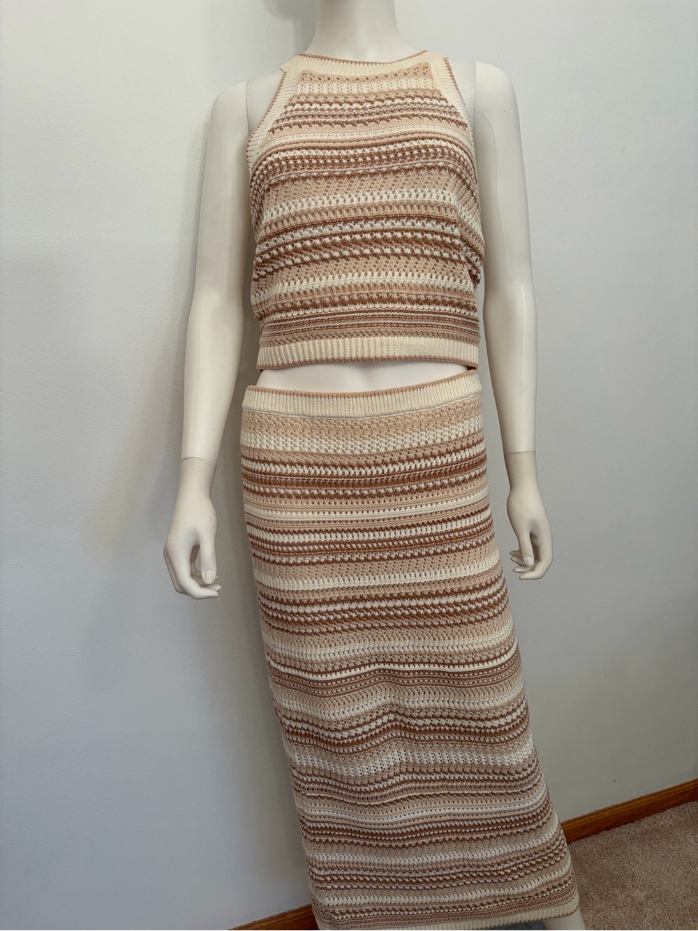 #905 Rachel Zoe Cream and Tan Crochet Maxi Skirt Set. In excellent condition.